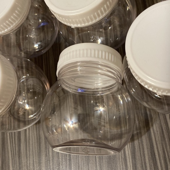 Clear containers with screw lids - Picture 2 of 4
